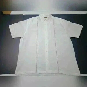 Cubavera Short Sleeve  button down shirt. Men's L